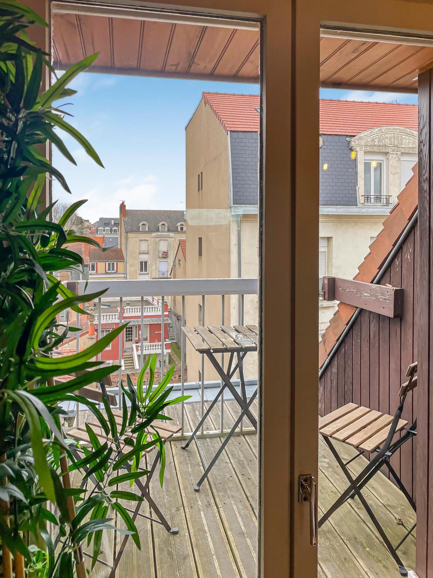 Апартаменты Pied-A-Terre A Монлюсон Экстерьер фото