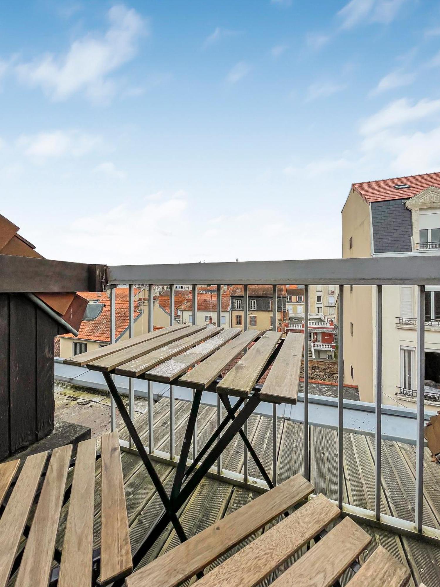 Апартаменты Pied-A-Terre A Монлюсон Экстерьер фото